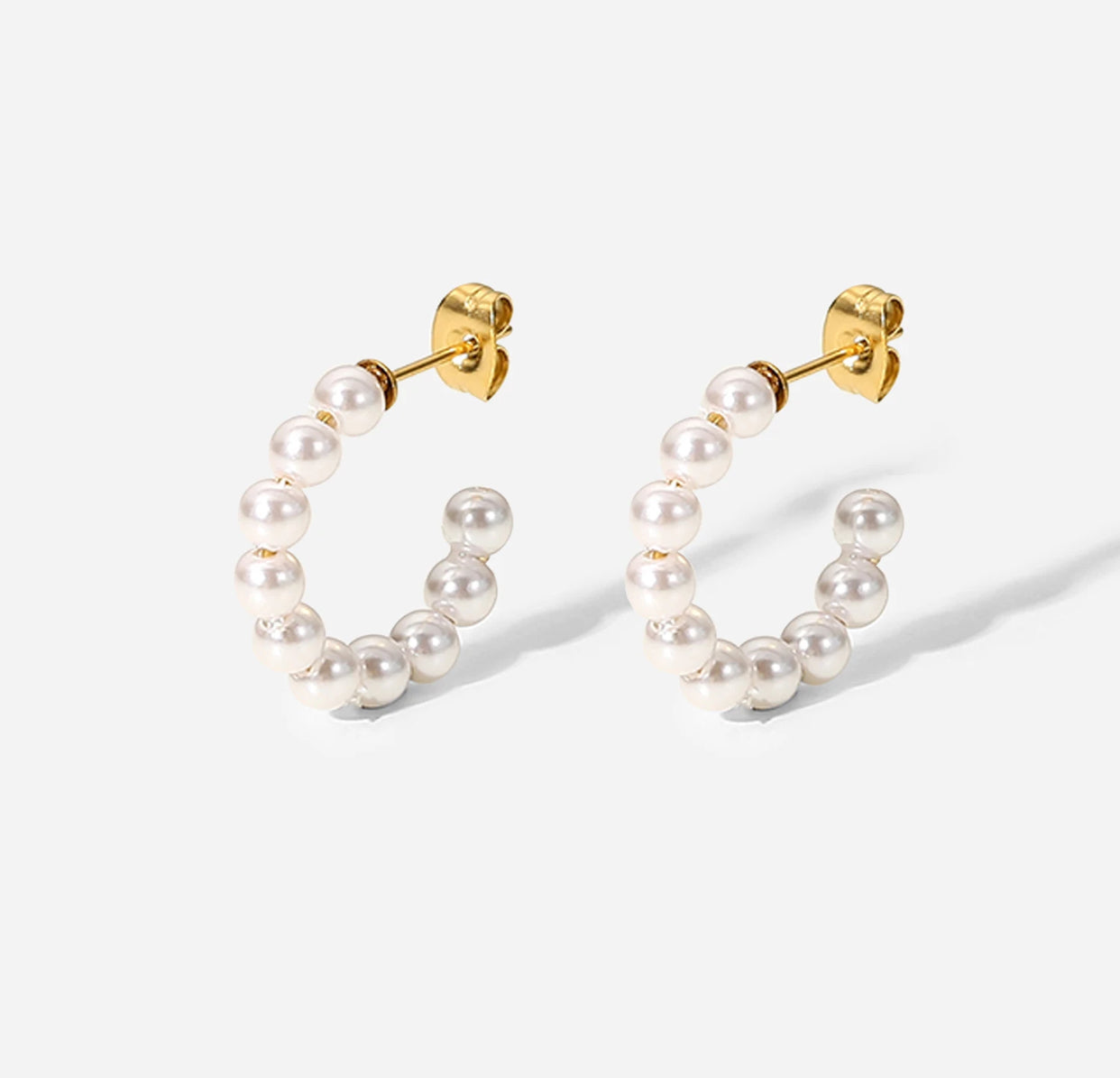 Pearly hoop earrings